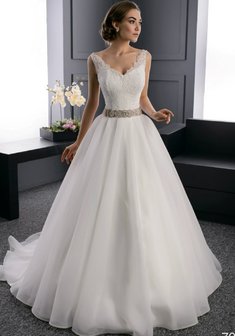 Свадебное платье V47904. С пышной юбкой, длинное со шлейфом.