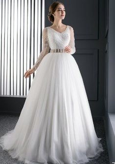 Свадебное платье V47919. С пышной юбкой, длинное без шлейфа.