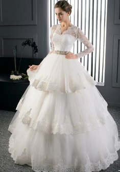 Свадебное платье V47924. С пышной юбкой, длинное без шлейфа.